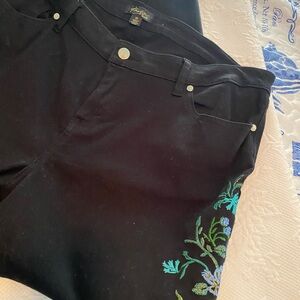 Thalia Sodi Black Jeans with Floral Embroidery